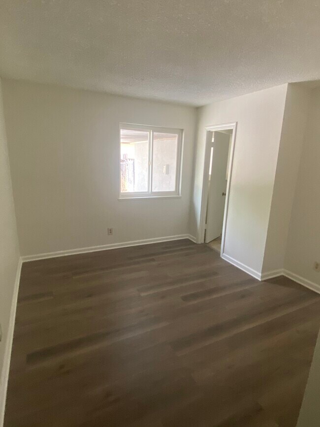 Building Photo - 43346 Echard Ave