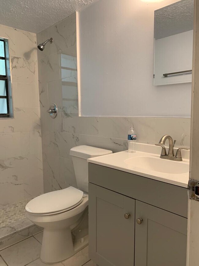 Foto del edificio - 9905 N Myrtle St