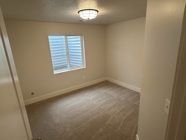 Foto del edificio - 13586 S Watts Ln