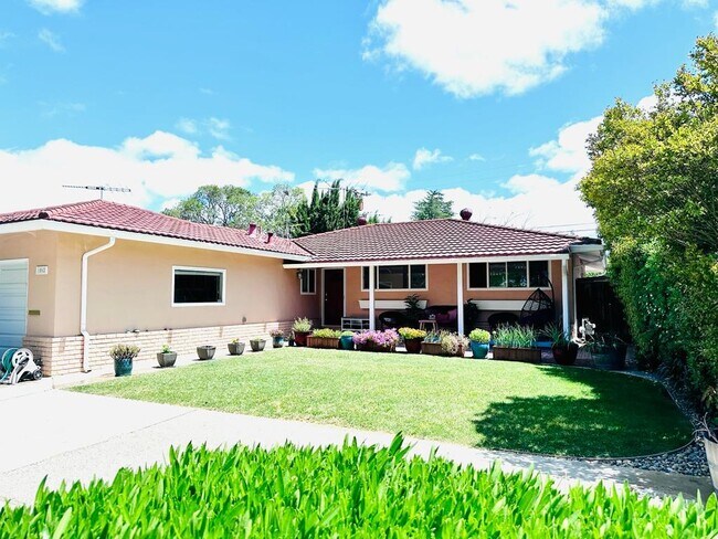 Building Photo - 1512 Quail Ave