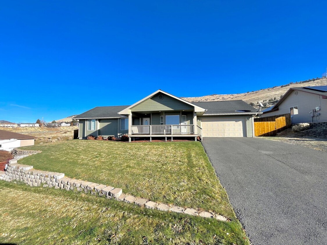 Primary Photo - 4 Bedroom, 2 Bath