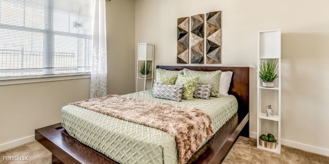 Building Photo - 2 br, 2 bath Apartment - 2900 Broadmoor Dr