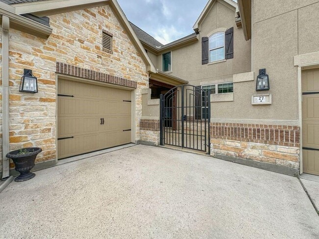 Building Photo - 27 Tioga Pl