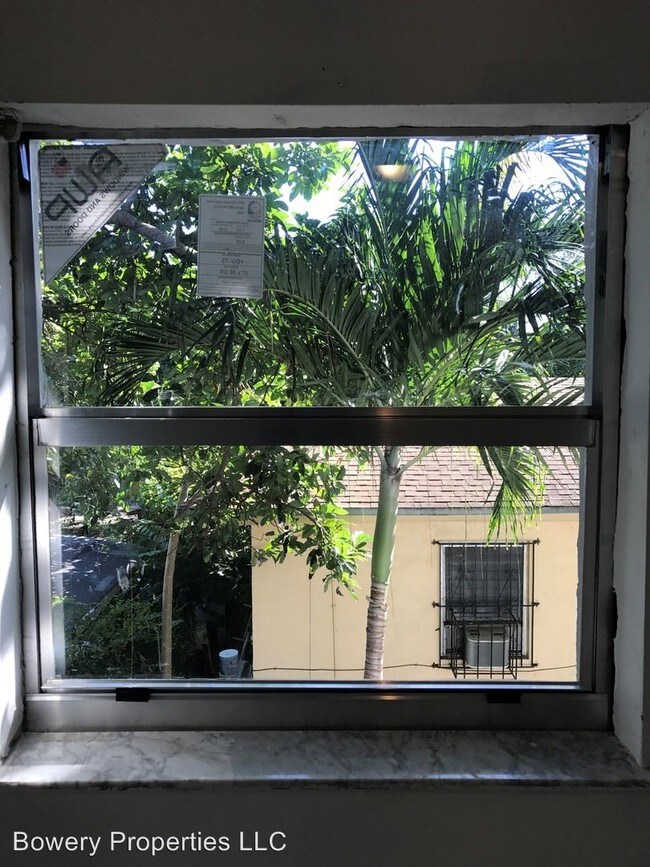 Foto del edificio - 237 NE 58th St