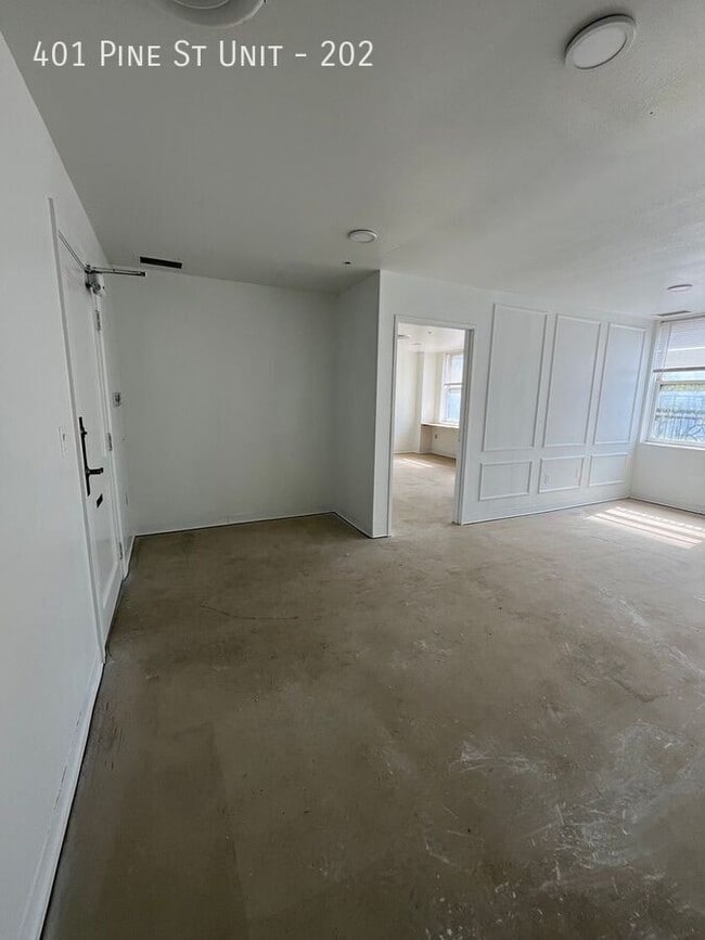 Building Photo - 401 Pine St