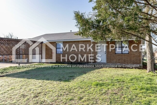 Building Photo - 404 E Texas Dr