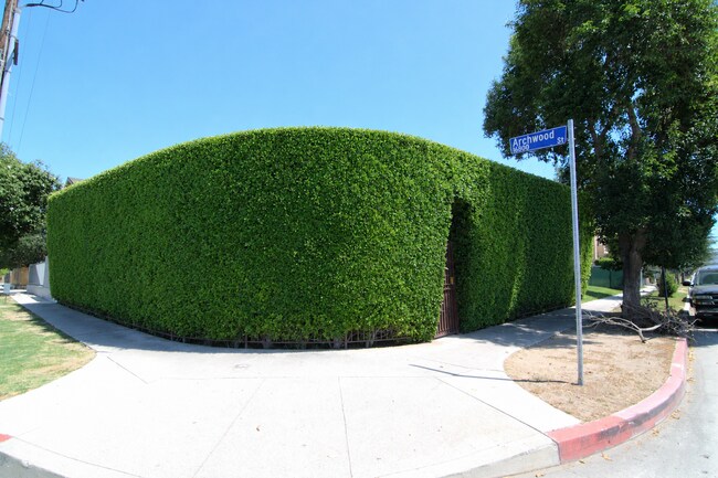 Building Photo - 6730 Balboa Blvd