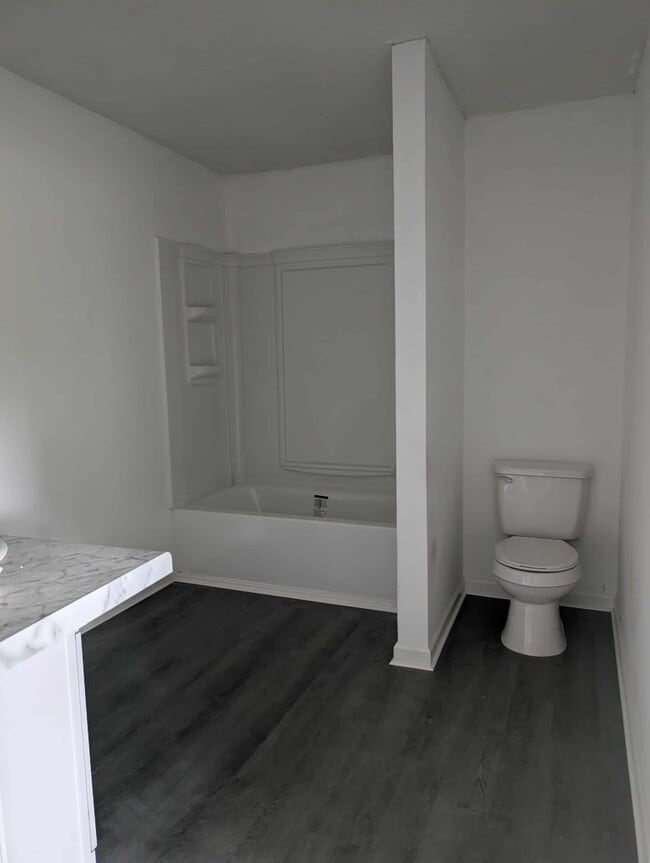 Building Photo - 1097 Esther Dr