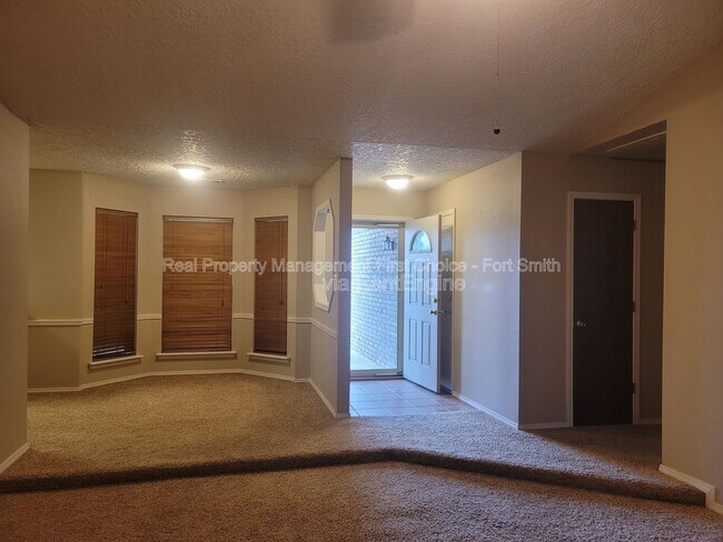 Foto del edificio - 2316 Woodwind Way
