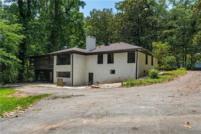 Building Photo - 3757 Peachtree Dunwoody Rd