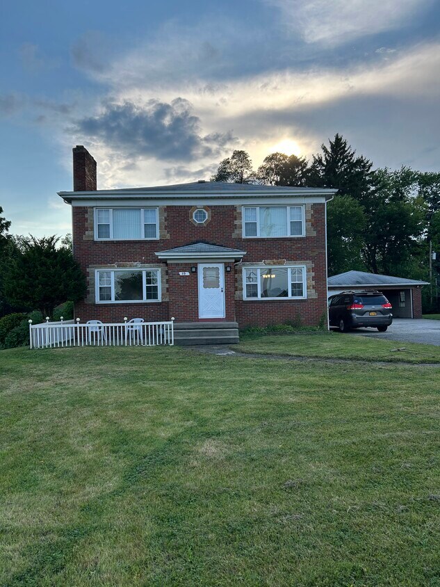 Primary Photo - 59 S Youngs Rd