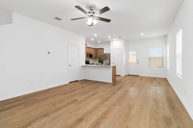 Building Photo - 15526 Suess Hl