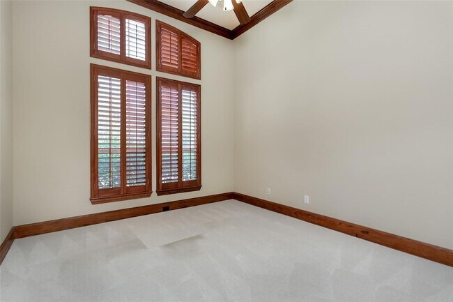 Building Photo - 921 Pine Burst Dr