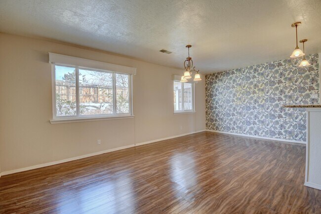 Foto del edificio - 5316 Van Christopher Dr NE