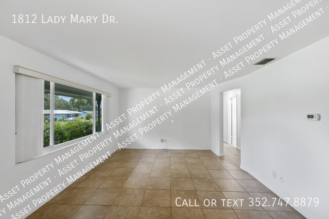 Foto del edificio - 1812 Lady Mary Dr