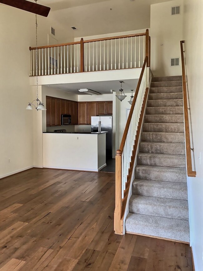 Building Photo - Bright and Spacious 1 Bedroom with separat...
