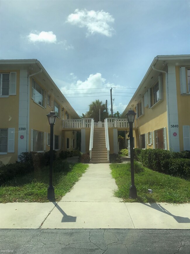 Building Photo - 2 br, 1.5 bath Condo - Imperial Point Gardens