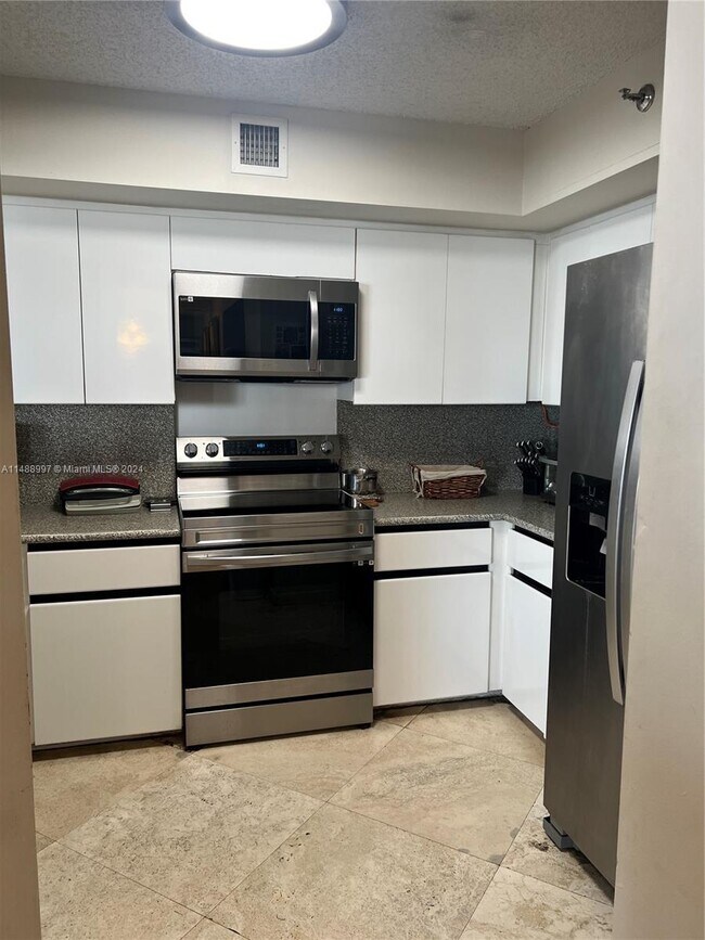 Building Photo - 6767 Collins Ave