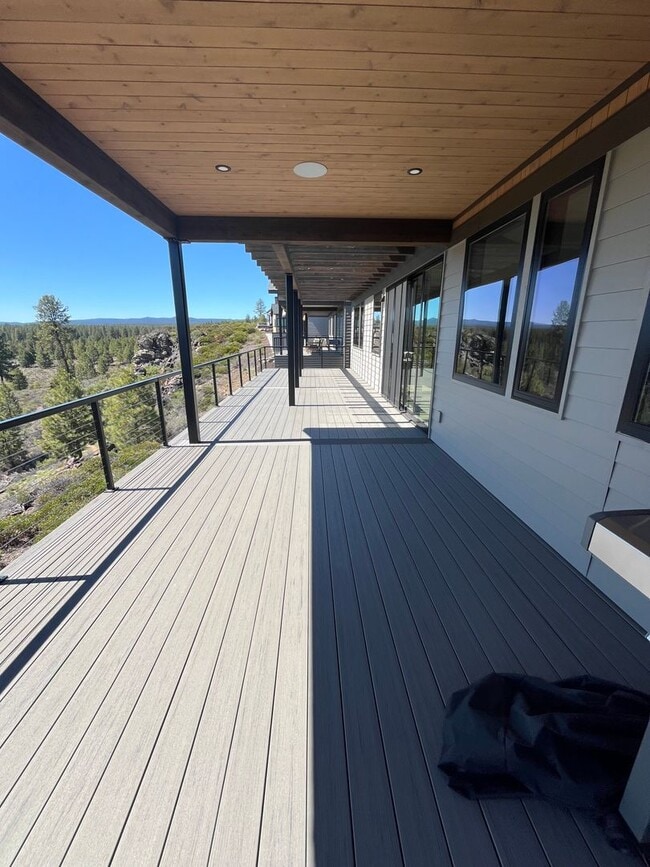 Building Photo - Gorgeous Tetherow 4 Bedroom + Office