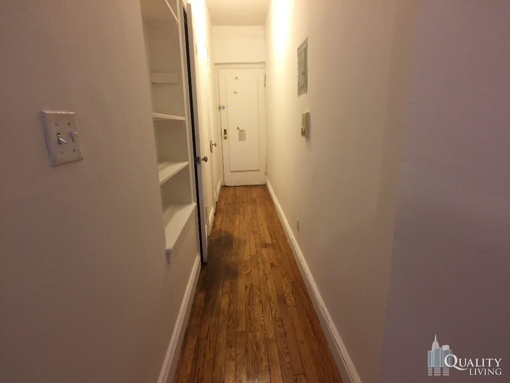 Foto del edificio - 335 W 19th St
