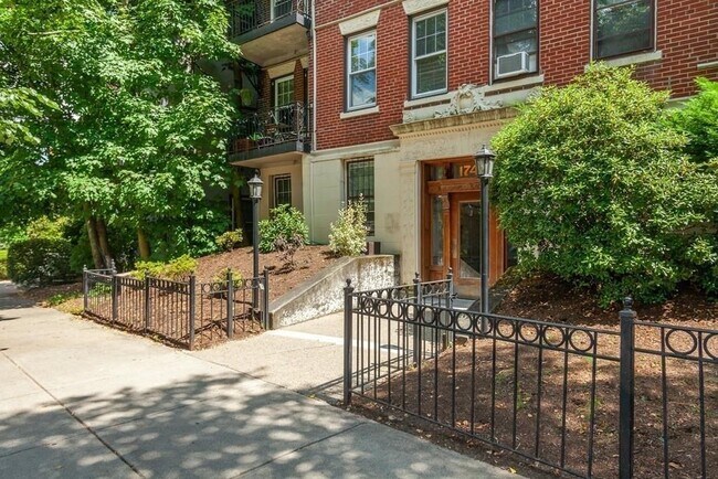 Building Photo - 1747 Commonwealth Ave