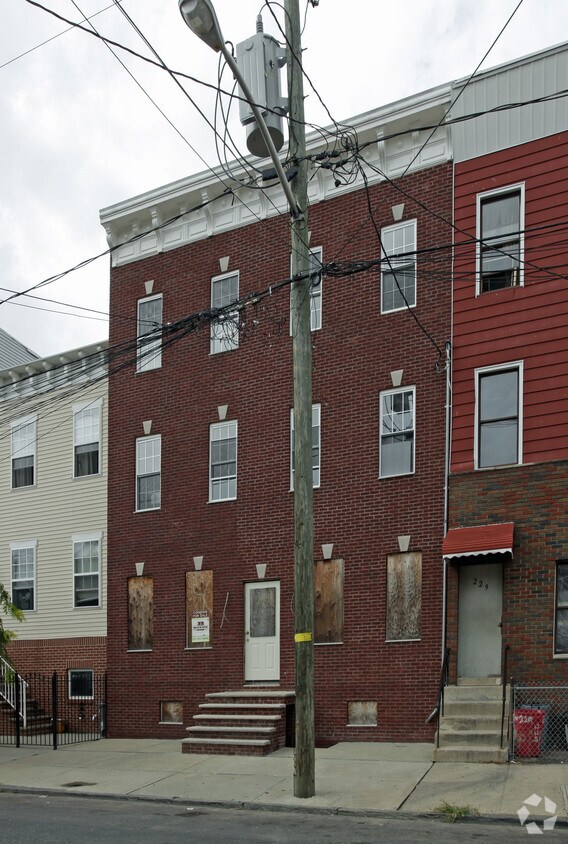 Foto del edificio - 227 Halladay St