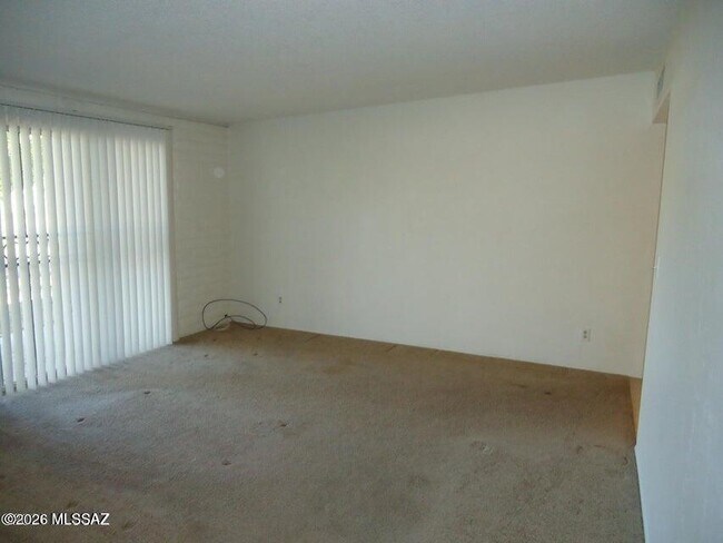 Foto del edificio - 7441 E 39th St