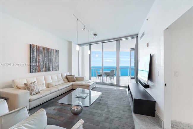 Building Photo - 17121 Collins Ave