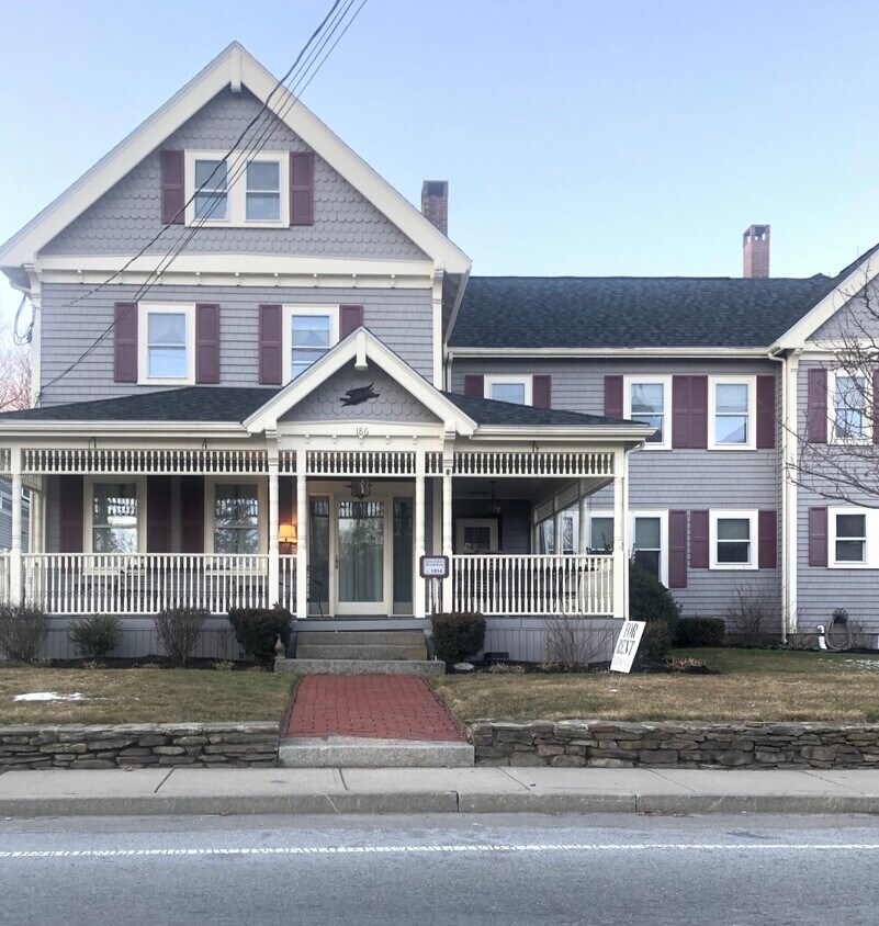 Primary Photo - 186 Main St