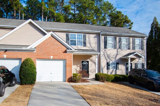 Building Photo - Great Raleigh Townhouse in Pine Knoll Townes!