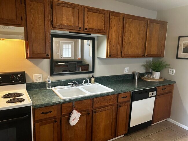 Foto del edificio - 600 E Lee Rd