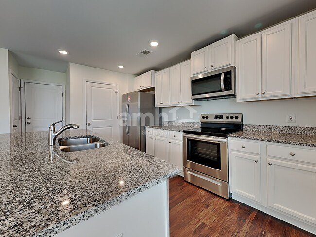 Building Photo - 7 Gardenia Dr