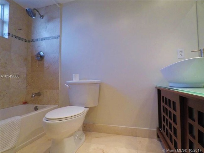 Foto del edificio - 121 Golden Isles Dr