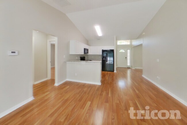 Foto del edificio - 17128 Woodcrest Way