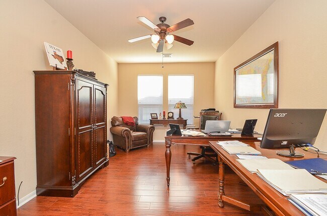 Foto del edificio - 9502 Herons Grove Ln