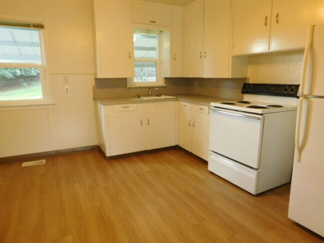 Building Photo - 2Bd/1Ba Single Story House - Available Soon!
