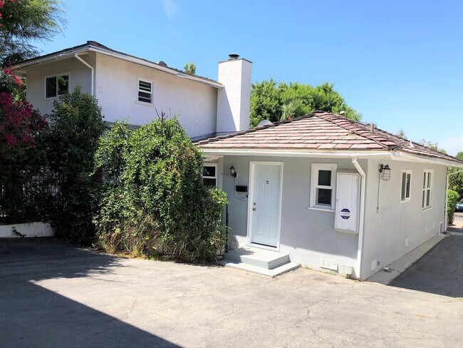 Building Photo - 14690 Valley Vista Blvd