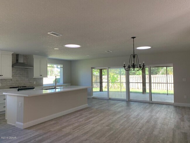 Building Photo - 421 Pelican Bay Dr