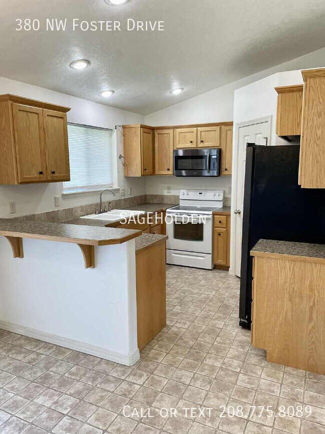 Foto del edificio - 380 NW Foster Dr