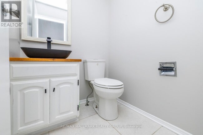 Photo du bâtiment - 890-890 Cahill Dr W