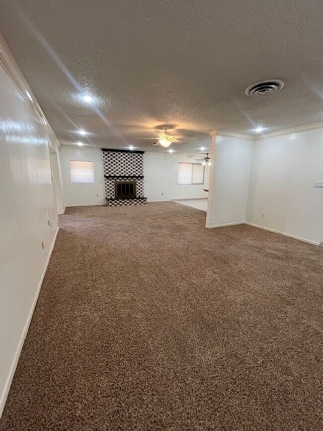 Foto del edificio - 3609 Planz Rd