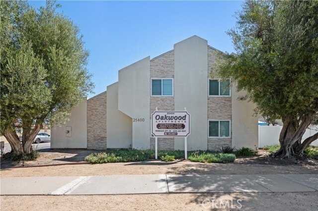 Building Photo - 25400 Oak St