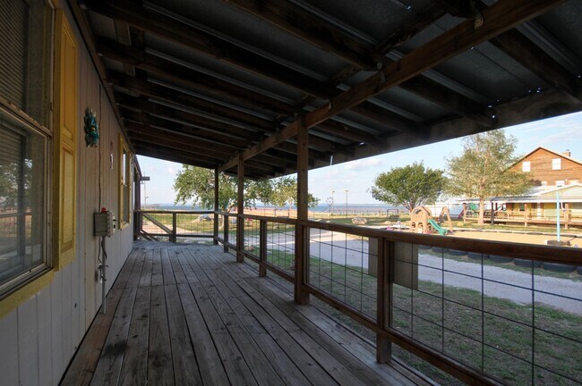 Building Photo - 2-1502 Ranch Rd 261