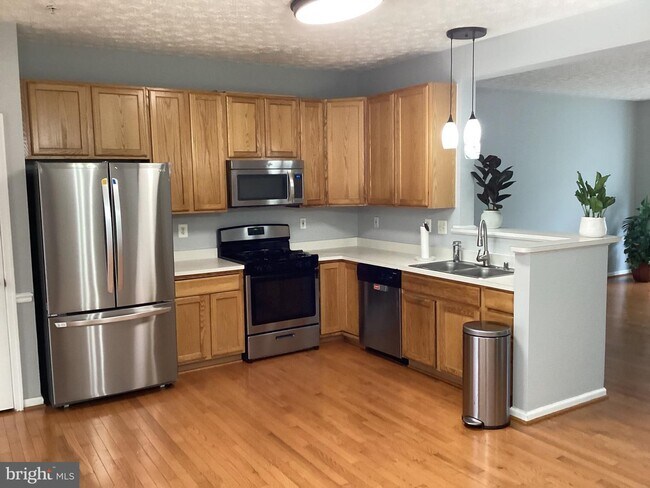 Foto del edificio - 4529 Golden Meadow Dr