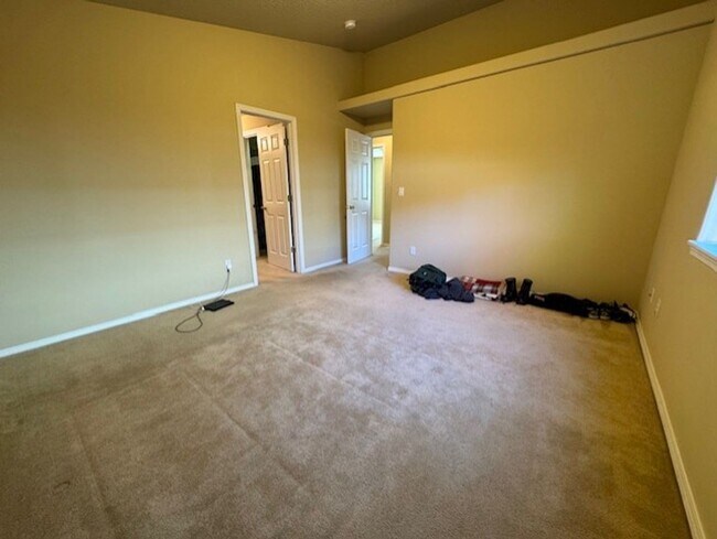 Building Photo - Single level home SE Bend