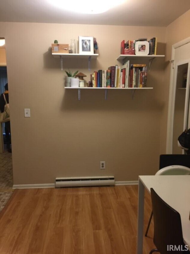 Foto del edificio - 411 E 8th St