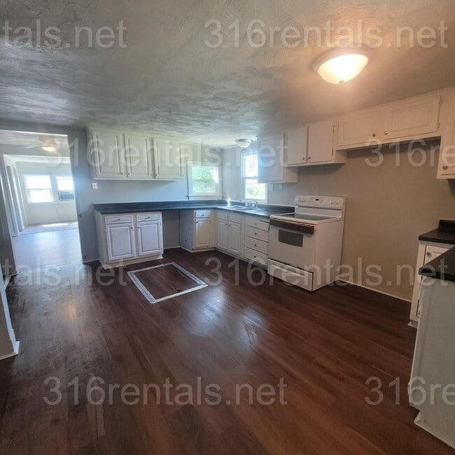 Building Photo - $950 - 2 bed 1 bath - Single Family Home