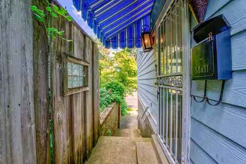 Building Photo - 2065 Peabody Ave