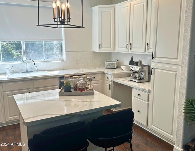 Building Photo - 4455 N Paradise Vlg Pkwy S