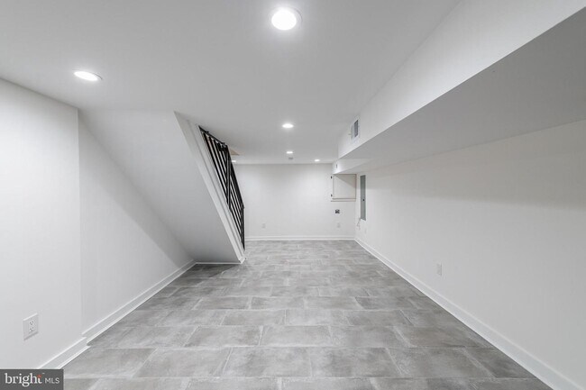 Building Photo - 517 Diamond St
